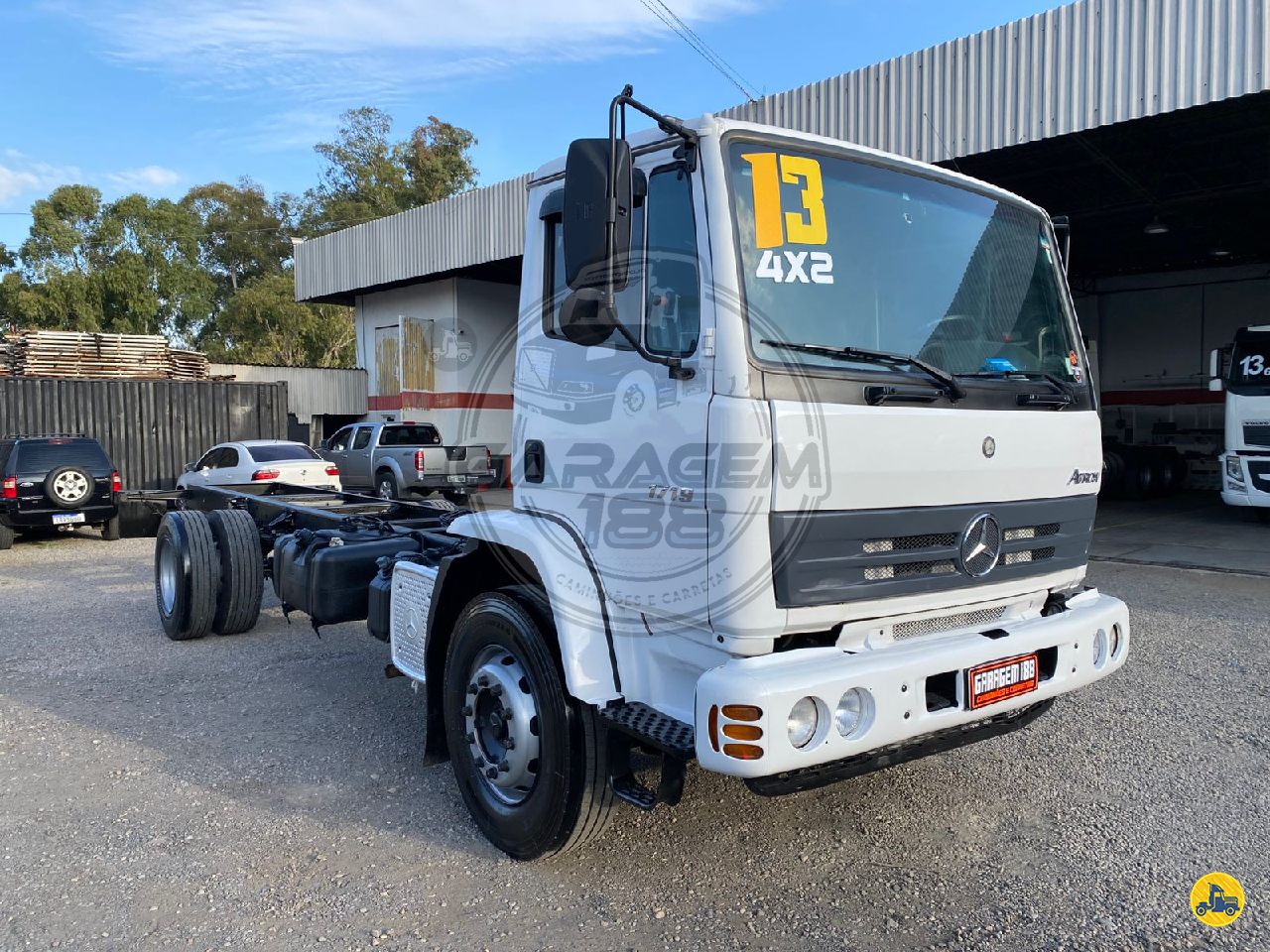 CAMINHAO MERCEDES-BENZ MB 1719 Chassis Toco 4x2 Garagem 188 Caminhões CURITIBA PARANÁ PR